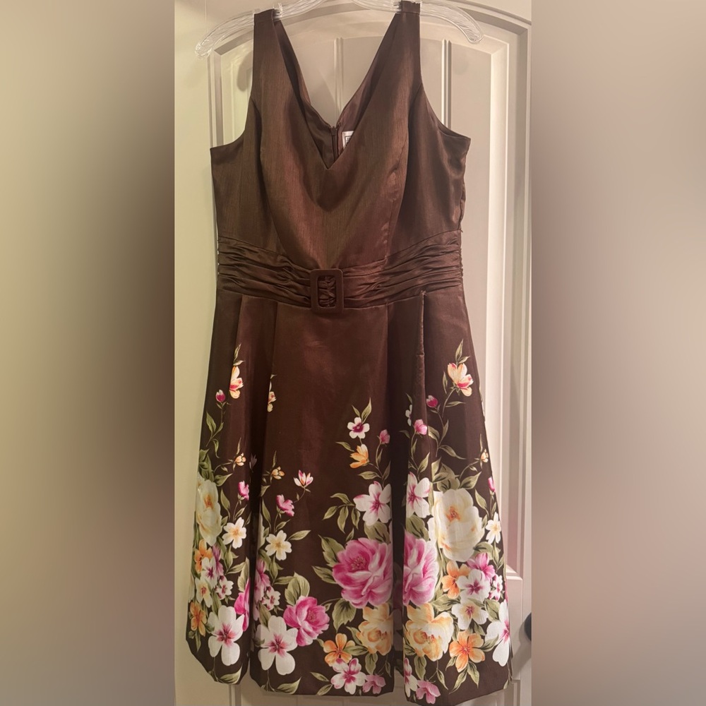 Jessica Howard women’s size 12 dress.  Rockabilly style in beautiful brown silk.